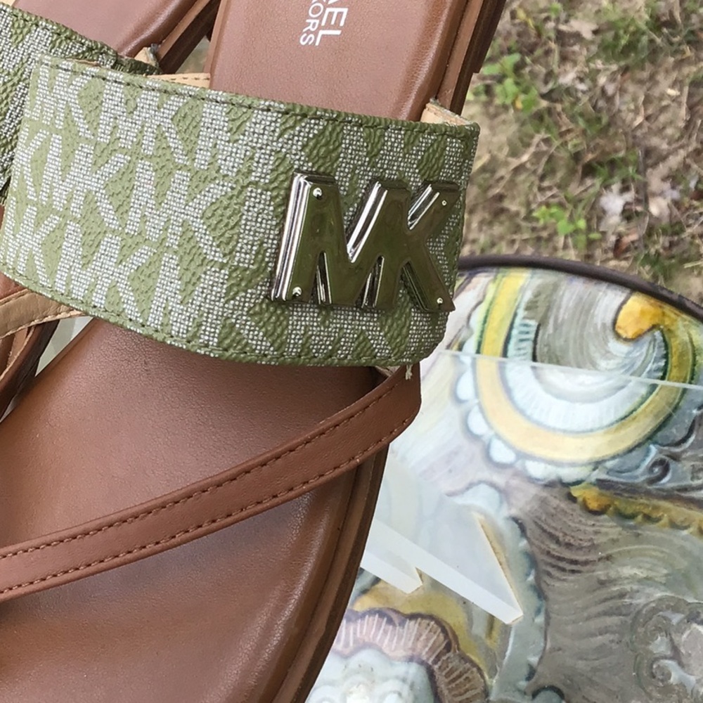 Michael By Micheal Kors Sidney Thong Flat Tan and Green MK Logo Women's Sandals - Picture 2 of 16